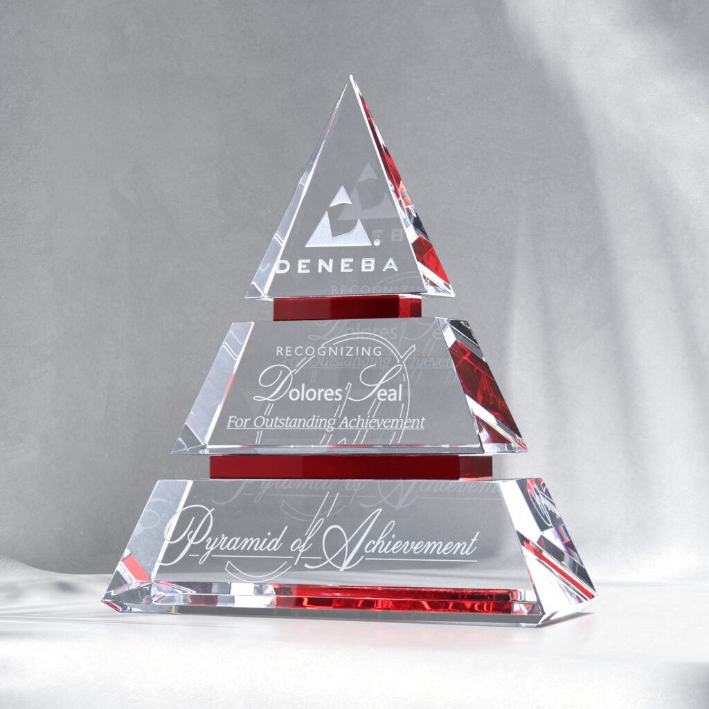Accolade Ruby Pyramid, Optic